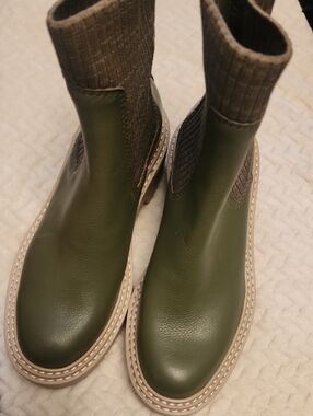 Dolce Vita Olive Green Women's Chelsea Boots - Sz 6.5